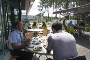 Terrasse du restaurant Éole à Tarnos